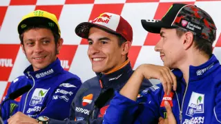 Valentino Rossi, Marc Márquez y Jorge Lorenzo en una rueda de prensa en 2016.